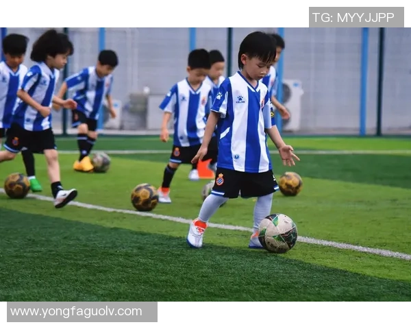 塞罗与罗萨体育的激烈对决揭示足球战术的精彩与魅力