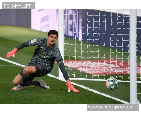 库尔图瓦:守门员的传奇之路与足球世界的荣耀之战 库尔图瓦:守门员的传奇之路与足球世界的荣耀之战